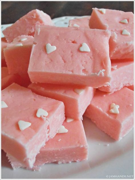 Strawberry Cream Fudge Strawberry Fudge Recipe, Strawberry Fudge, Cream Fudge, Dessert Recipies, Cream Candy, Pink Foods, Strawberry Cream, Japanese Dessert, Fudge Recipes