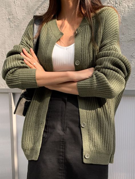 Moss Green Cardigan Outfit, Green Neutral Outfit, Oversized Green Cardigan Outfit, How To Style Green Cardigan, Cardigan Green Outfit, Cotton Cardigan Outfit, Olive Cardigan Outfit, Green Cardigan Outfits, Olive Green Outfits For Women