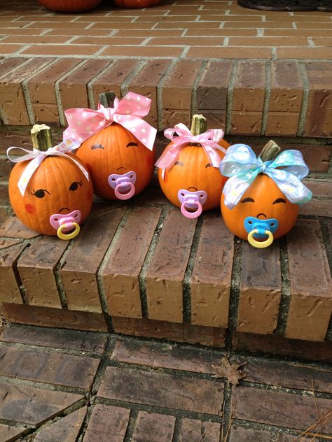 Made these cute little baby pumpkins for new little pumpkin babies!! Saw this on BHG.com some time ago. Pumpkin Theme Baby Shower, Lil Pumpkin Baby Shower, Baby Bottle Favors, Pumkin Decoration, Cute Pumpkin Carving, Halloween Baby Shower Theme, Pumpkin Carving Ideas, Pumpkin Carving Templates, Shower Bebe