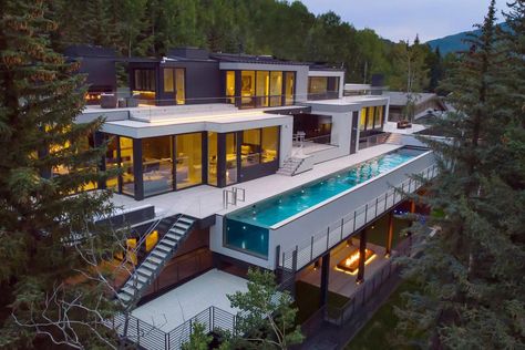 Spectacular Mountainside Home With Heated Lap Pool [Video] Modern Mountain Lodge, Glass Bottom Pool, Air Lounge, Casa Cook, Minimalist House, Living Art, Modern Mountain, Casa Exterior, Modern Mansion