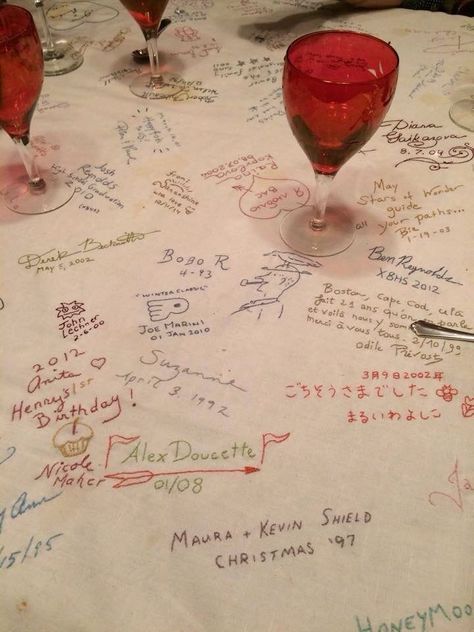 Art Dinner Party, Cool Tablecloth, Pretty Dinner Party, Doodle Tablecloth, Friend Dinner Party, Tablecloth Aesthetic, Apartment Wedding, Friends Dinner Party, Apartment Party