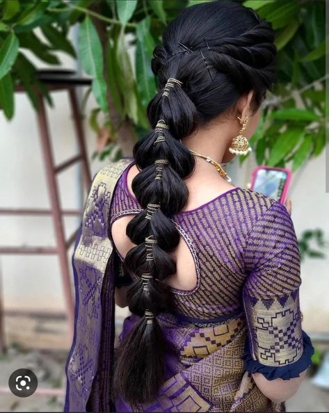 Messy Braided Hairstyles, Hair Ornaments Wedding, Hair Style On Saree, Saree Hairstyles, Hair Style Vedio, Engagement Hairstyles, Bridal Hair Buns, Hairdo Wedding, Indian Wedding Hairstyles