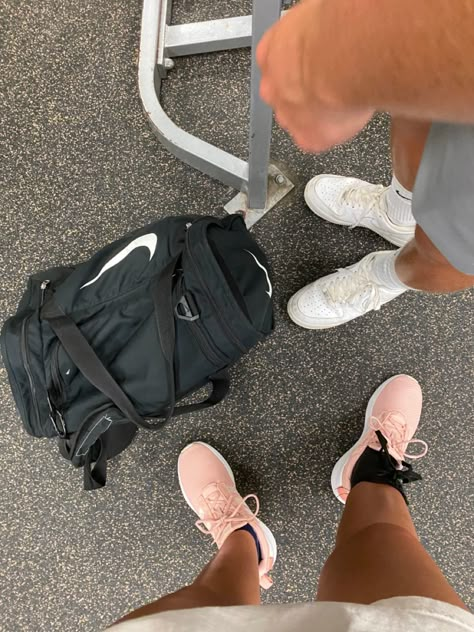 Soft Launch Boyfriend Gym, Active Couple Aesthetic, Couple Working Out Together Aesthetic, Gym Date Aesthetic, Couples Running Aesthetic, Running Couple Aesthetic, Healthy Couple Aesthetic, Couple Running Aesthetic, Couple Workout Pictures