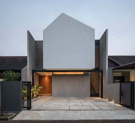 Best Modern House Design, Compact House, Modern House Facades, Minimal House Design, Minimalist House Design, Architect House, Industrial House, Facade Design, Facade House