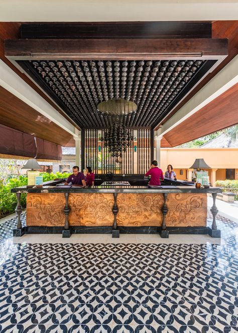 Resort Reception Lobby, Tropical Hotel Lobby, Ayana Bali, Modern Filipino Interior, Rustic Hotel, Luxury Hotels Interior, Bali Restaurant, Bali Hotel, Indochine Style