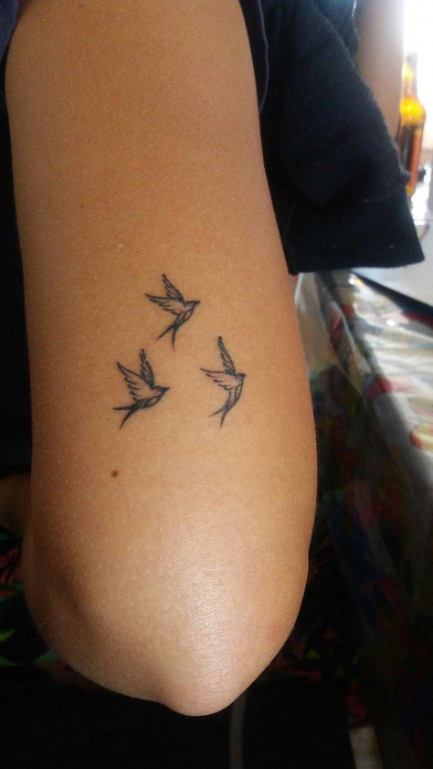 Best Small Tattoo Placement Ideas For Female 9EB Tiny Bird Tattoos, Small Tattoos With Meaning, Petite Tattoos, Discreet Tattoos, Subtle Tattoos, Dainty Tattoos, Tattoo Designs And Meanings, Small Tattoo Designs, Little Tattoos