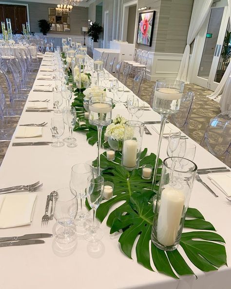 White Green Gold Tropical Party, Monstera Leaf Wedding Table Decor, Tropical Leaves Table Decor, Wedding Aisle Decorations Outdoor Beach, Monstera Leaf Party Theme, Monstera Leaf Table Decor, Palm Wedding Centerpieces, Monstera Leaf Centerpiece, Jungle Tablescape