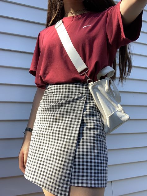 Gingham Mini Skirt Outfit, Black Gingham Skirt Outfit, Check Mini Skirt Outfit, Spring Gingham Skirt, Gingham Outfit Ideas, Gingham Skirt Outfit, Checked Skirt Outfit, A Line Skirt Outfits, Gingham Mini Skirt