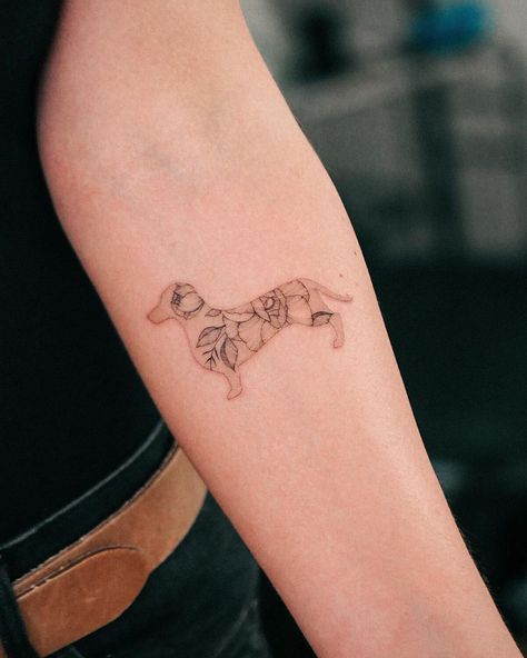 Alina | Fineline Tattoo Artist on Instagram: “I just love this one 🐶 🥰 Only single needle . . . . #dackel #minitattoo #wildflowers #dachshund #tinytattoo #singleneedle #hannover…” Doxie Tattoo, Dachshund Tattoo Ideas, Daschund Tattoo, Dachshund Tattoos, Bunami Ink, Corgi Tattoo, Pet Tattoos, Dachshund Tattoo, Cute Simple Tattoos