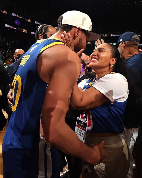 ️️️️Team Family First 🏀 on Instagram: “❤️❤️❤️ The Currys . #StephenCurry #AyeshaCurry #TheCurrys #CurryFamily #NBAFinals #Warriors #FMVP #DubNation #nbafamily #teamfamilyfirst” Stephen And Ayesha Curry, Ayesha Curry And Stephen Curry, Stephen Curry And Ayesha Curry, Nba Couples, Steph And Ayesha Curry, Nba Wife Aesthetic, Stephen Curry Wife, Basketball Player Boyfriend, Basketball Wife Aesthetic