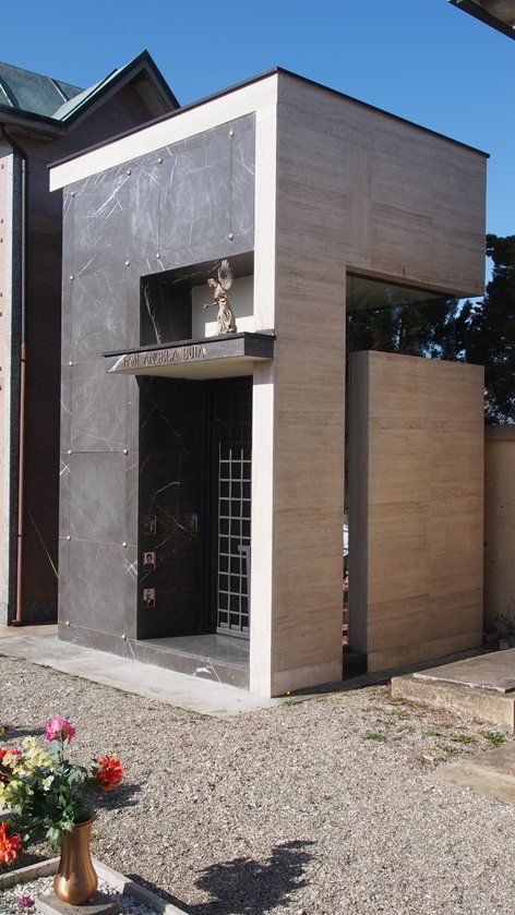 Mosuleum Design, Small Mausoleum Modern Design, Tombstone Designs, Modern Church, Italy Pictures, Boundary Walls, Modern House Facades, Bedroom Goals, Memorial Park