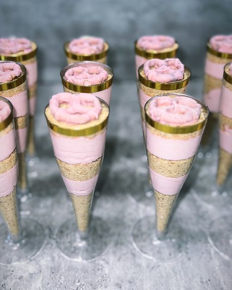 Blush And Gold Dessert Table, Pink And Gold Snack Table, Pink And Gold Desserts, Pink And Gold Dessert Table, 50th Birthday Party Food, Pink And Gold Sweet 16, Sweet 16 Food, Gold Dessert Table, Mini Desert