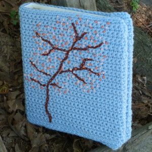 Cherry Blossoms Binder Cover free #crochet pattern from @crochetspot Witchy Crochet, Binder Covers Free, School Crochet, Blossom Crochet, Crochet Book Cover, Crochet Case, Crochet Book, Crochet Cozy, Binder Cover