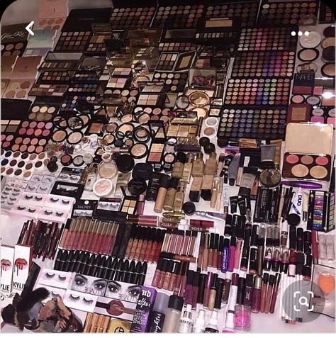 Makeup Collection Goals, Nose Makeup, Girl Heaven, Skincare Collection, Lipgloss Lips, Makeup Is Life, Baddie Outfits Ideas, Luxury Cosmetics, Fancy Makeup