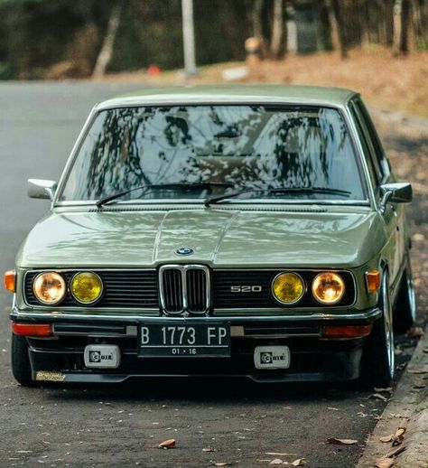 E28 Bmw, Bmw E12, Bmw 520, Bmw Vintage, Bmw E28, Bmw E21, Classic Bmw, Bavarian Motor Works, Bmw Classic Cars