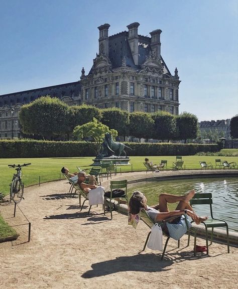 Tuileries Garden Aesthetic, Tuileries Garden Paris, Paris Garden, Summer Abroad, Champs Élysées, Tuileries Garden, Jardin Des Tuileries, Happy Sunday Everyone, Paris Pictures