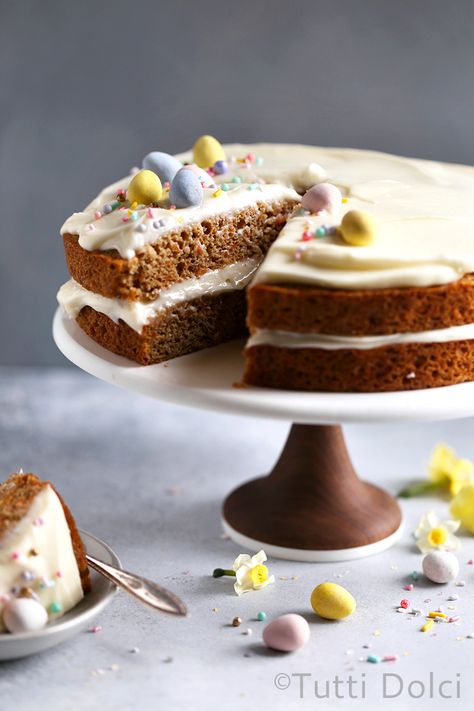 classic carrot cake | Tutti Dolci Carrot Cake Easter, Classic Carrot Cake Recipe, Carrot Cake Topping, Classic Carrot Cake, Cake Easter, Carrot Spice Cake, Carrot Cakes, Best Baking Recipes, Easter Desserts