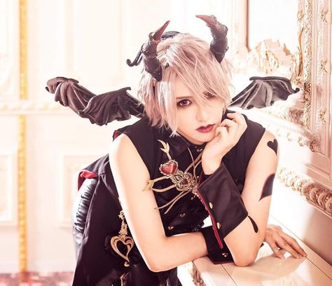 Asmo devil 😈 cosplay Miura Ayme Miura Ayme, Devil Cosplay, Funny Charts, Yandere Characters, Obey Art, Hero Poster, Obey Me, Shall We Date, Why Do People