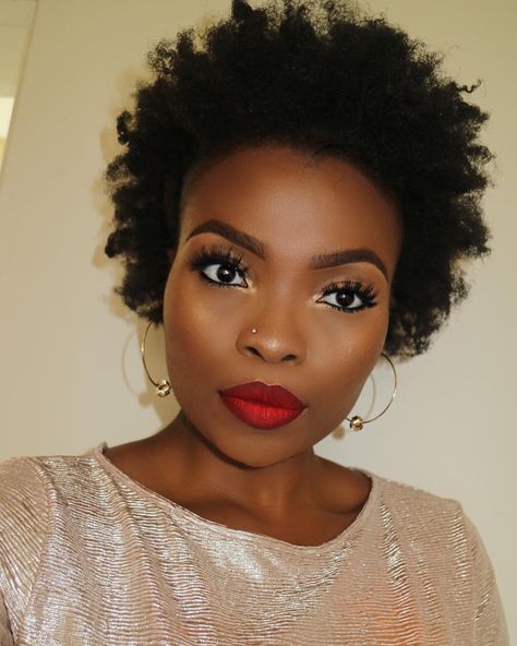 Azande SJK on Instagram: “Lowkey (read: Highkey) obsessed with my 'fro ✨✨✨ _____________________________________________________________ BROWS -…” Red Eyeshadow Look, Red Lipstick Looks, Red Lips Makeup Look, Brown Hairstyles, Lipstick Looks, Mekap Mata, Bright Red Lipstick, Red Eyeshadow, Red Lip Makeup