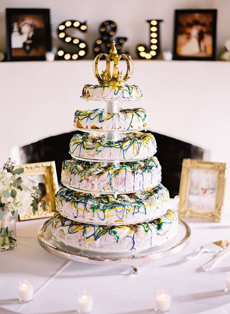 Mardi Gras Wedding Cake, Mardi Gras Wedding Theme, Bayou Wedding, New Orleans King Cake, Mardi Gras Wedding, Mardi Gras King Cake, Nola Wedding, Wedding Cake Alternatives, Louisiana Wedding