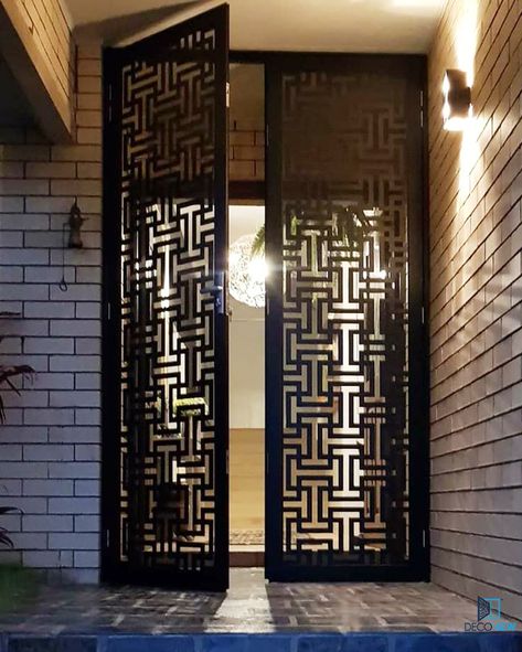 Security Door Design, Wreath Decorating Ideas, Iron Security Doors, Modern Window Grill, Door Grill, Steel Security Doors, Grill Gate Design, Metal Doors Design, Steel Door Design