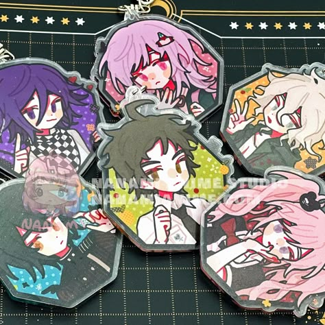 Acrylic Charms Anime, Anime Keychains Acrylic, Danganronpa Keychain, Corkboard Decor, Anime Keychains, Anime Watercolor, Badge Ideas, Otaku Gift, Anime Keychain