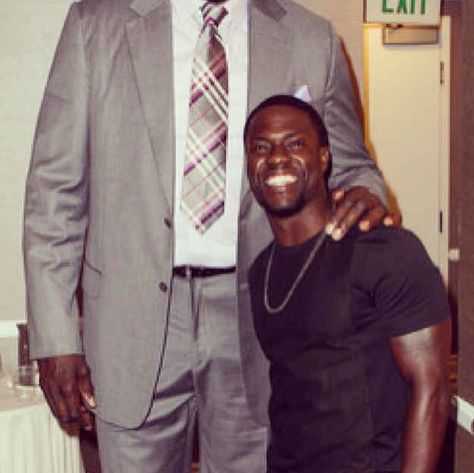 And Kevin Hart's instagram version: | Kevin Hart Meets Shaq, Takes Maginificent Photo Wizard Kelly, Shaq Meme, Delta Girl, Kevin Hart, Shaquille O'neal, Design Quotes, Funny People, Meme Pictures, New Memes