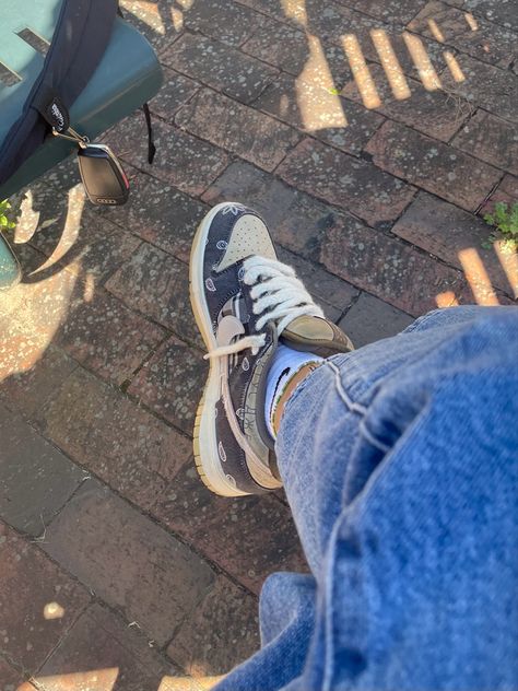 travis scott dunks Travis Scott Sb Dunks Outfit, Travis Scott Dunks Outfit, Sb Dunks Outfit, Travis Scott Sb Dunks, Kylie Jenenr, Travis Scott Dunks, Dunks Outfit, Sb Dunks, Pretty Shoes Sneakers