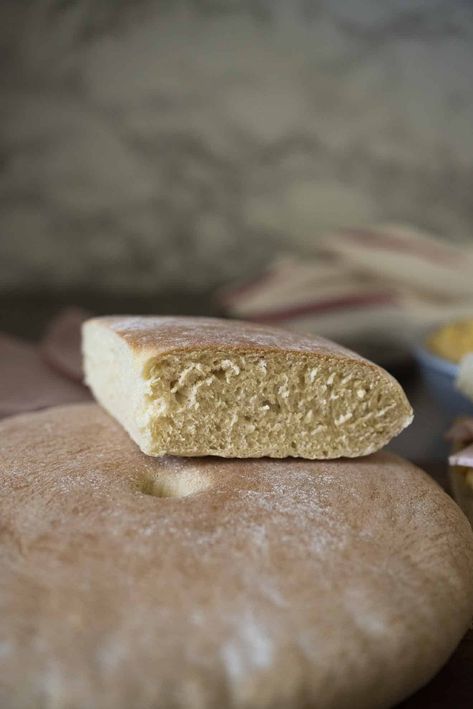 This is a Traditional Stottie Recipe which is a simple, round, flat, yeasty bread loaf with a distinct indent in the center. An iconic part of the culinary heritage of the North East of England that’s usually used for sandwiches, but is also perfect served warm with a little butter. Stottie Cake, Great British Food, Creamy Pasta Recipes, Baking Bread Recipes, British Baking, Bread Loaf, Irish Recipes, British Food, Cooking Art