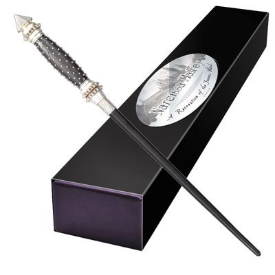 Narcissa Malfoy's wand Neville Longbottom Wand, Mcgonagall Wand, Harry Potter Narcissa, Harry Potter Neville, Harry Potter Professors, Noble Collection, Harry Potter Shop, Rowling Harry Potter, Harry Potter Theme Party