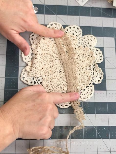 How to Make an Easy Bow Using a Doily +5 Doily Craft Ideas https://www.southerncrushathome.com/how-to-make-an-easy-bow-using-a-doily-doily-craft-ideas/ Crafts With Dollies, Diy With Doilies, Rag Wall Hangings, Crocheted Christmas Wreaths, Lace Projects Craft Ideas, How To Make Christmas Angels, Repurpose Doilies, Doilies Crafts Repurposed, Dollies Crafts