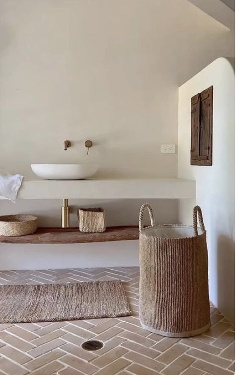 Modern Mediterranean Bathroom, Mediterranean Bathroom, Wabi Sabi Interior, Beautiful Storage, Bathroom Decor Ideas, Downstairs Bathroom, Boho Bathroom, Bathroom Inspiration Decor, Bathroom Renos