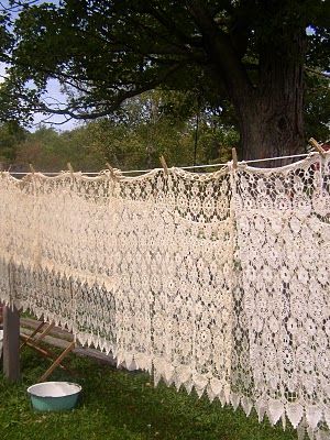 рjʍ Crochet Curtains, Lace Tablecloth, Lace Curtains, Linens And Lace, Antique Lace, Clothes Line, Country Life, Vintage Lace, Vintage Linens