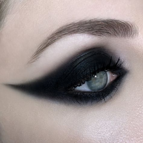 Unleash your darkest secrets with the mysterious Orb kohl eyeliner. This creamy dark black eyeliner is made with a highly pigmented, cruelty-free formula. Maquillage Goth, Khol Eyeliner, Cream Eyeliner, Kohl Eyeliner, Goth Glam, Dark Secrets, Eye Looks, Makeup Guide, Gothic Makeup