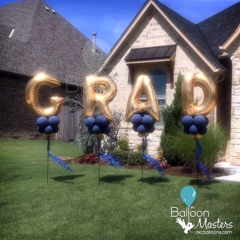 Graduation Decor Outdoor, Class Of 2023 Graduation Decorations, Outdoor Party Decorations For Adults, Snhu Graduation Party, Graduation Party Decor For Men, Graduation Decor Balloons, Graduation Yard Party Ideas, 2024 Graduation Party Ideas Boy, Congrats Grad Balloons