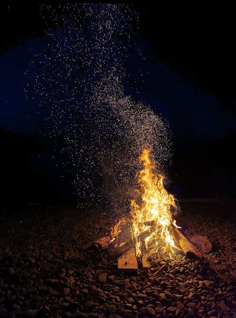 Fire Photography, Travel Humor, Travel Wedding, Campfire, Picture Perfect, Art Quotes, Cool Photos, Nature Photography, Funny Pictures