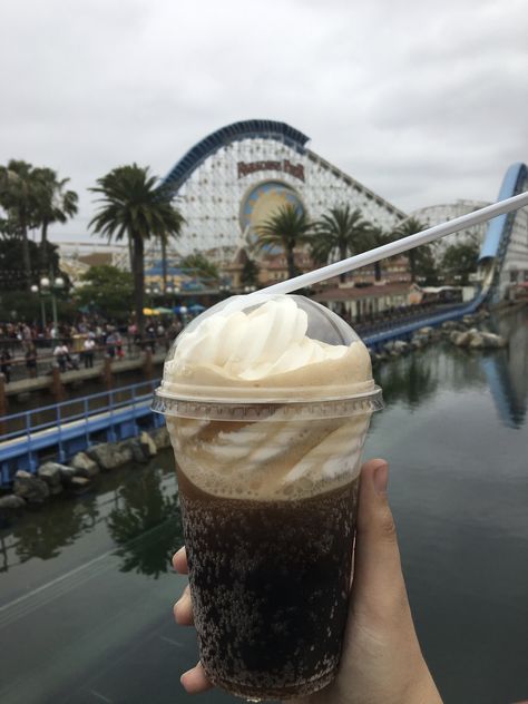 Ice Cream Float Aesthetic, Cream Soda Float, Root Beer Float Aesthetic, Ice Cream Soda Floats, Soda Float, Floats Drinks, Ice Cream Float, Disney Foods, Vibe Board