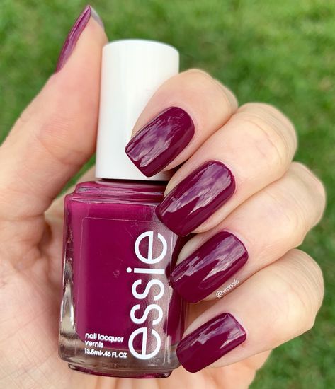 Viva Magenta Nail Color, Viva Magenta Nails Design, Dark Fuschia Nails, Pinky Purple Nails, Dark Magenta Nails, Viva Magenta Nails, Uñas Color Magenta, Raspberry Pink Nails, Magenta Clothes