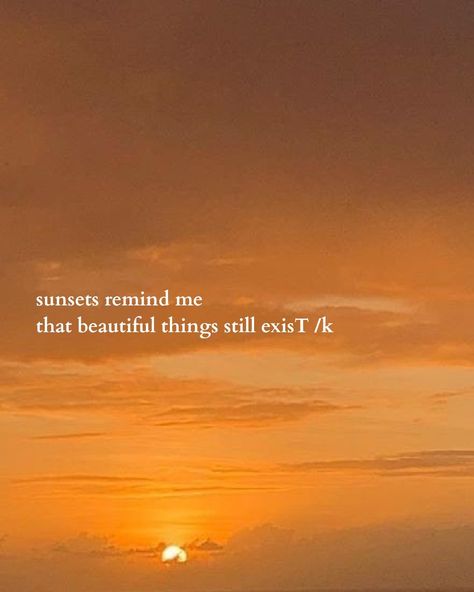 Poetry About Sunsets, Sun Set Quotes For Instagram, Sun Set Quotes, Caption Wallpaper, Sunset Text, Sunset Poetry, Sunset Thoughts, Quotes For Dp, Bio Insta