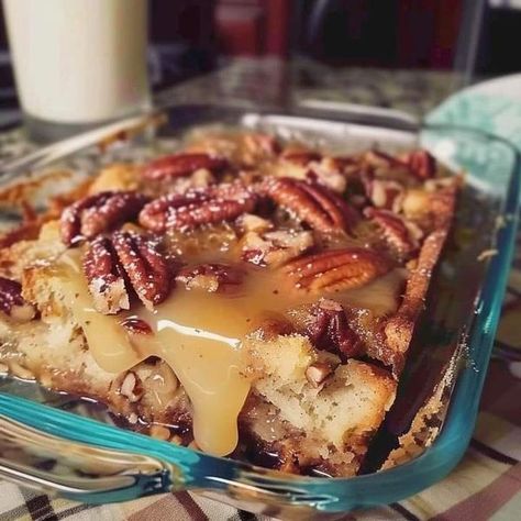 Mama's Old Recipes | Pecan Pie Bread Pudding | Facebook Recipes Tower, Pecan Pie Bread, Pistachio Pudding Cookies, Pecan Pie Bread Pudding, Mini Crockpot Recipes, Apple Pecan Pie, Pumpkin Pecan Pie, Comfort Desserts, Cajun Cooking