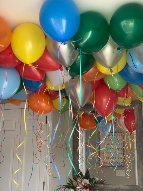 Balloons On Ceiling, Mens Birthday Party Decorations, Bouquet Balloons, Bts Party, Colourful Birthday, 1960s Party, Roof Decoration, Balloon Ceiling, Baby Boy 1st Birthday Party