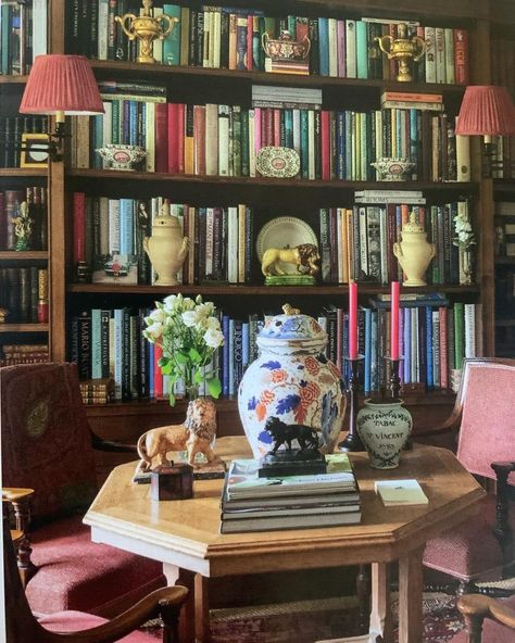 Facebook Library Table Decor Ideas, Curated Maximalism, Bookshelves Aesthetic, Dining Room Library, Artist Interior, Dark Academia Wall, Future Office, Library Office, Project House