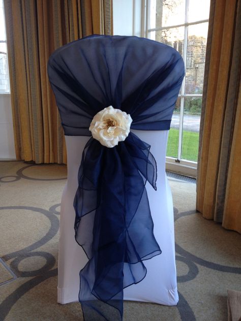 Ways To Tie Sashes On Chairs, Banquet Chair Covers Wedding, Quince Chair Decor, Chair Tie Back Ideas, Chair Sash Ideas Wedding, Chair Decorations Party, Wedding Chair Cover Ideas, Chair Cover Ideas, Diy Chair Covers