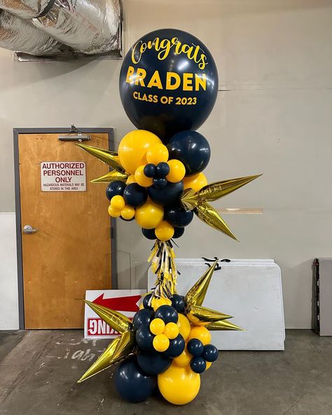 KANGO Crazy Towers for graduation ✨ | Instagram Fall Balloon Decor, Graduation Instagram, Balloon Business, Balloon Tower, Graduation Balloons, Party Pops, Balloon Centerpieces, Balloon Columns, Congrats Grad