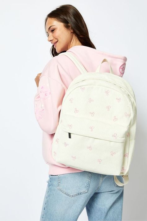 It is a very cute backpack super resistant spacious beautiful details. It is an excellent purchase I recommend it to the 100. And came before the date indicated. Trending Backpacks 2024, Coquette Doodles, Uni Essentials, University Essentials, Back To Uni, Braces Girls, Summer Wishlist, 5th Class, London Accessories