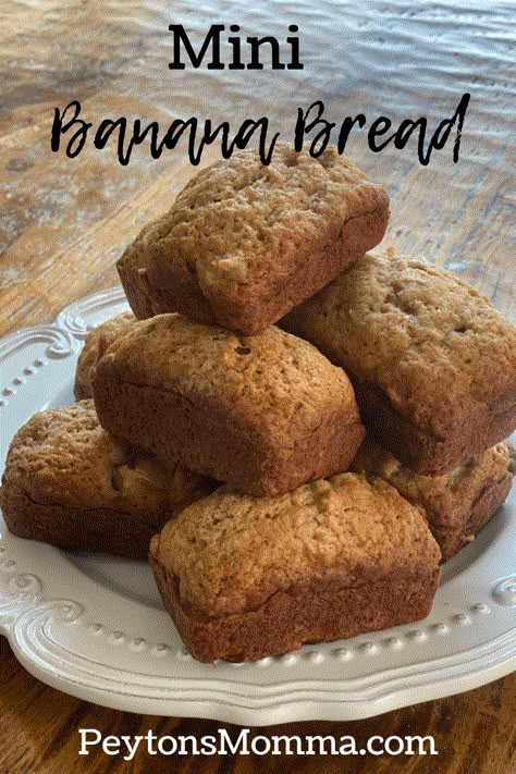 Small Loaf Pan Recipes, Individual Banana Bread, Small Bread Loaf Recipe, Mini Banana Loaf, Small Banana Bread, Mini Banana Loaves, Bread Wrapping Ideas, Mini Loaf Bread Recipes, Small Banana Bread Recipe