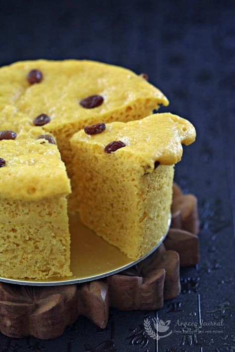 Steamed Chinese Pumpkin Cake 蒸南瓜糕 - Anncoo Journal Chinese Steam Cake Recipe, Assamese Food, Steamed Recipes, Steamed Pumpkin, Chinese Buns, Steam Cake Recipe, Steam Pumpkin, Asian Cakes, Pumpkin Cake Recipe