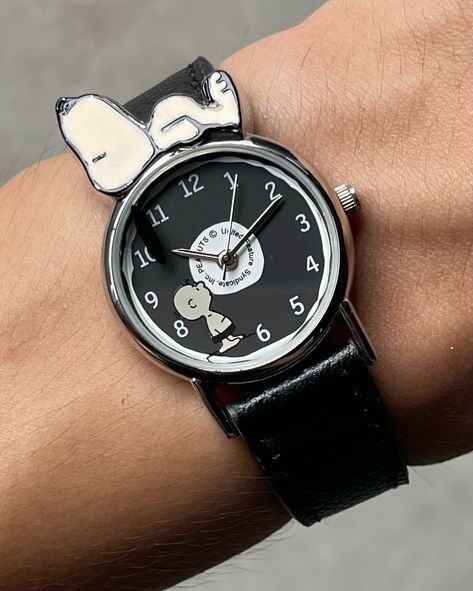 🏡 SNOOPY “ I could lay here “ VINTAGE WATCH • 190.00 USD • More details at Artizenstore.com ( Link in bio ) #vintagewatch #peanuts #snoopy Snoopy Watch, Peanuts Snoopy, Vintage Watches, Link In Bio, Snoopy, Quick Saves