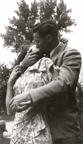 Old Fashioned Love, In His Arms, Vintage Kiss, Vintage Couples, Vintage Romance, The Embrace, Love Kiss, Kissing Couples, The Kiss