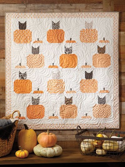 Witchy Quilt Pattern, Fall Quilts Autumn, Halloween Quilts Ideas, Quilt Patterns Simple, Pumpkin Quilts, Pumpkin Quilt Pattern, Witch Quilt, Pumpkin Quilt, Autumn Quilt